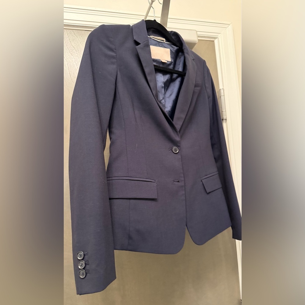 Banana Republic Classic Navy Women’s lightweight wool blazer